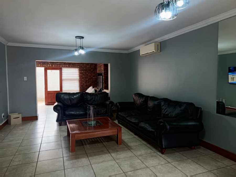 3 Bedroom Property for Sale in Roylglen Gardens Northern Cape